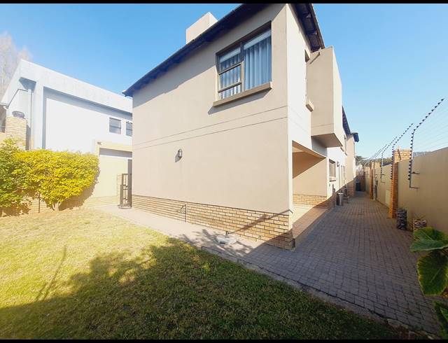 4 BEDROOM FREEHOLD FOR SALE IN CARLSWALD NORTH ESTATE